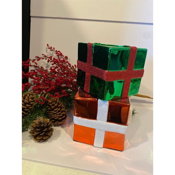 Bath & Body Works Christmas “Stacked Presents” 3 Wick Pedestal Candle Holder - Picture 2 of 9